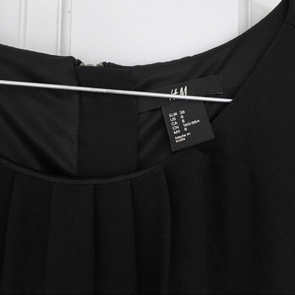 Black Shortsleeve Dress - Picture 2 of 8